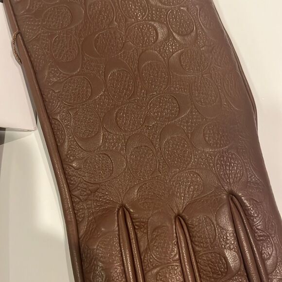 Coach Signature leather tech gloves, dark saddle color - Picture 3 of 6